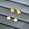 Nuevo Collar de Acero de Titanio con Trébol de Cuatro Hojas de Oro de 18 Quilates Conjunto de Tres Piezas de Collar, Pulsera y Pendientes de Flor de Cuatro Hojas para Mujer Collar de Nácar Venta al por Mayor