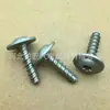 07149158760 es un tornillo de fijación para el panel de moldura de la puerta de los vehículos BMW 528i y 550i