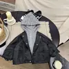 Chaqueta de cuero de otoño estilo coreano para niños, imitación de dos piezas, nuevo modelo 2026, chaqueta súper elegante y guapa para niños y bebés
