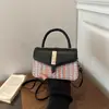 Nuevo modelo de otoño temprano 2026, alta calidad, inspirado en Chanel, moderno, versátil, lujo ligero, patchwork, de un solo hombro, bandolera, de mano, bolso pequeño cuadrado