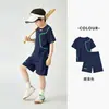 Conjunto Esportivo Duoduo Home para Meninos Correndo 2026 Verão Estilo Fino Moda Infantil Camiseta Shorts Conjunto de Duas Peças Bonito