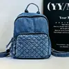 Mini mochila acolchada de mezclilla desgastada para señoritas, diseño coreano, adecuada para ir de compras y salidas, creando una atmósfera elegante.