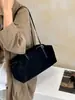 Bolso de ante nuevo para principios de otoño bajo el brazo, bolso tipo almohada retro minimalista, textura suave, bolso de hombro baguette casual para el día a día