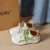 Zapatillas casuales de cordones estilo Hong Kong para estudiantes, zapatos blancos de suela gruesa 2026, estilo Forrest Gump, zapatillas de entrenamiento alemanas para mujer, nuevo diseño de bloques de color
