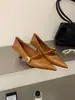 Colección Otoño 2026: Elegantes Zapatos de Piel de Punta Fina y Corte Bajo Estilo Francés con Detalle de Hebilla y Tacones Finos, Adecuados para Todas las Estaciones, Viajes Diarios y Trabajo