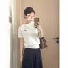 Camiseta preta de tricô de manga curta estilo college coreano para mulheres, verão, justa, ombro normal, comprimento curto, top de seda gelada para mulheres baixinhas
