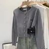 Cardigã de malha fino de alta costura estilo coreano com bordado para primavera e outono de 2026, top com design exclusivo para mulheres