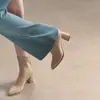 Botas de tornozelo em camurça nude com corte oblíquo para mulheres, salto grosso, nova coleção outono/inverno 2026, sapatos femininos de bico fino, saltos altos, botas finas estilo coreano, estilosas
