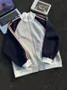 Sudadera a rayas con bloques de color estilo americano y cuello alto para hombre, chaqueta cárdigan deportiva de otoño e invierno con un elegante diseño estilo universitario