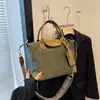Bolsa de Nylon para Mulheres Outono e Inverno 2024 Nova Bolsa de Ombro de Grande Capacidade Estilo Coreano e Japonês Bolsa de Mão para o Trabalho Bolsa Transversal Bolsa Dumpling
