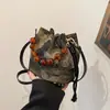 2026 Nuevo Estilo Chino Casual Bordado de Mariposas Moda Primavera/Verano Bolso de Mano de Alta Gama con Cuentas Bolso Cubo Versátil de Estilo Nacional