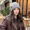 Gorro nuevo estilo con borde enrollado y cordón que hace que la cara se vea más pequeña, tejido para otoño e invierno, sombrero cálido que protege los oídos para mujer, gorra ajustable con cordón para clima frío