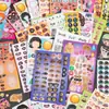 Livro de adesivos abstratos fofos Yuxian, apresentando designs de emoji criativos e engraçados para diversão DIY e projetos de colagem, fornecido diretamente pela marca