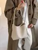 Bolso de mano transfronterizo estilo vintage, nuevo modelo otoño 2026 para mujer, bolso de hombro minimalista de nicho para el día a día con monedero a juego