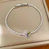 Pulsera con cierre de flor de trébol de circonita, sensación de lujo ligero de nicho de alta gama, simple y elegante, joyería versátil para el día a día
