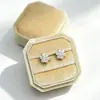 Aretes de Flor de Cerezo Diamante Estelar, Aretes de Flor Completamente Diamantados de Lujo Ligero, Aretes Pequeños Dorados de Flor Suaves de Nicho para el Viaje Diario de Mujeres