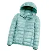 Precio al por mayor 2023 Invierno nuevo chaqueta de plumón ligera para mujer abrigo corto con capucha ultraligero ultrafino ligero moda tendencia