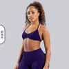 Sujetador deportivo cruzado de nailon mate de alta elasticidad con cuello halter, espalda descubierta fruncida para mujer, sujetadores deportivos al por mayor