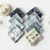 Pedidos Japoneses y Coreanos 58 Bufandas de Seda Bufandas Cuadradas Pequeñas Pañuelos para la Cabeza de Mujer Versátiles Estampado Paisley Bufandas de Algodón y Lino Venta al por Mayor Verano Estilo Delgado