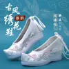 Outono e inverno novos sapatos originais hanfu femininos sapatos bordados antigos com sapatos de terno antigos altura interna arco aumentado sapatos elegantes