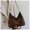 Bolsa de Ombro Feminina Elegante Retro de Nicho de Estampa de Leopardo Nova Outono e Inverno 2024 Bolsa Feminina Fashion