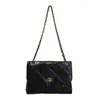 2026 Nova Bolsa de Corrente de Diamante Versátil de Alta Qualidade Bolsa de Ombro Transversal de Couro Macio Feminina Grande Capacidade Bolsa de Axila para o Dia a Dia