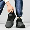 Zapatos Deportivos Casuales Ligeros de Malla Flyknit con Suela Gruesa para Hombre 2026 Verano Cómodos Transpirables para Jóvenes Zapatos de Running con Suela Ligera