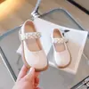 Sapatos de Couro para Meninas Primavera 2025 Estilo Britânico Pérola JK Sapatos Mary Jane Sapatos de Princesa para Meninas Mocassins de Solado Macio para Crianças Mais Velhas