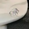 Anillo Minimalista de Diseño de Nicho Floral Plata Brillante, Moda Personalizada Ajustable Vintage Fresco para Mujeres