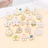 20 Estilos de Flor Blanca Lirio Cinco Pétalos Colgantes de Aleación Accesorios para Pulsera Llavero DIY