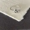 Anillo de disco en capas estilo coreano con diseño de estrella grabada para mujer, diseño de nicho, lujo ligero con un toque de alta gama, nuevo anillo popular 2026