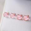 Versión coreana de lindos aretes de gato miau chapados en cobre y plata para mujer, aretes de cristal en polvo de piedra de hibisco natural, fabricantes de joyería al por mayor