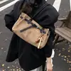 Bolsa Satchel Retro de Nicho para Axila com Acabamento Fosco para Mulheres Nova Tendência Outono 2025 Bolsa de Ombro Estilosa para o Dia a Dia