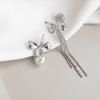 Aretes asimétricos de mariposa con borla larga de perlas, clip para la oreja de bobina de mosquito sin perforación, joyería de nicho elegante y de moda