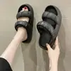 Pantuflas de verano para mujer para exteriores con una sensación cómoda, nuevas y elegantes, con suela gruesa, para interiores, hogar y baño, antideslizantes, para parejas