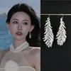 [Pluma Inteligente] Ganchos para Orejas de Pluma de Cisne Hechos a Mano con Cuentas, Pendientes Brillantes, Pendientes de Borla Geniales para Mujeres