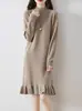 Vestido de punto para mujer de otoño e invierno, cuello medio alto, jersey grueso y cálido, dobladillo de encaje, color liso, falda lápiz de punto suelta de longitud media.