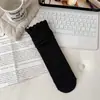 Meias estilosas estilo coreano para primavera e outono, com renda de folha de lótus, estilo JK, efeito emagrecedor, comprimento até a panturrilha, design sem costura, cor sólida, listras verticais e barra franzida; meias cinzas