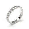 Elegante, Simple, Ligero y Lujoso Estilo Europeo y Americano, Anillo de Agua Ondulada de Moda para Mujer, Joyería de Mano Versátil y de Moda para Parejas de Acero de Titanio