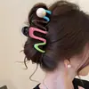 Novo Estilo de Presilha de Cabelo 2025 com Design de Cachorrinho Fofo, Presilha de Garra Pintada Color-Blocking para Mulheres, Sensação Fashion e de Alto Padrão, Presilha de Tubarão para a Parte de Trás da Cabeça