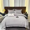 Roupa de Cama Especial de Hotel Conjunto de Quatro Peças Roupa de Cama Branca para Estadia em Casa Capa de Colcha Capa de Cama de Três Peças Conjunto de Colcha de Hotel