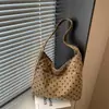 Bolsa tote grande estilo coreano transfronteiriça para mulheres, com design único, moderna e estilosa, bolsa de ombro versátil de bolinhas