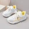 Zapatillas deportivas para niña, nueva colección primavera/otoño 2026, zapatillas de entrenamiento de moda alemanas para niños, zapatillas casuales de malla transpirable para correr para niñas