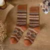 Calcetines para Mujer Otoño Invierno Estilo Retro Doble Aguja Doble Hilera Media Pantorrilla Calcetines para Mujer Fábrica de Zhuji Estilo Étnico Maillard Calcetines Holgados