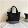 Bolsa Saco Leve de Nylon para Mulheres, Grande Capacidade de Verão, Bolsa de Mão para o Trajeto do Trabalho, Bolsa Tote Versátil de Ombro Único e Transversal