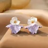 Brincos de Flor Coloridos com um Toque de Luxo, Brincos Roxos Gentis e Elegantes com um Design de Nicho Único, um Brinco Versátil para Usar de Duas Maneiras