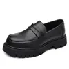 Sapatos de Couro Slip-On Cuidadosamente Selecionados para Homens, Sapatos com Aumento de Altura para Pessoas de Baixa Estatura, Sapatos Casuais de Bico Redondo com Solado Grosso, Sapatos Casuais para Cabeleireiros Tamanho Grande para Exportação