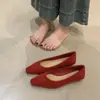 Zapatos de tacón de cuña de moda con punta fina y suela blanda para mujer 2025 Nuevos Zapatos de trabajo slip-on de gamuza estilo retro