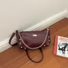 Bolsa de Ombro Transversal Elegante de Luxo Leve Costurada com Corrente e Rebites Simples Estilosa Versátil Nova Moda Verão 2026