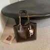Bolso Grande de Estilo Retro para Mujer 2026 Otoño/Invierno Nuevo Bolso de Hombro Casual para el Trabajo Bolso Tote Versátil de Alta Gama
